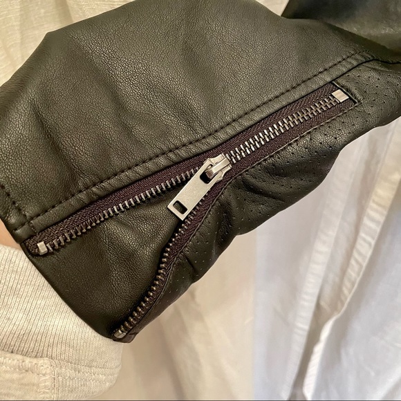 LAST CHANCE Black Vegan Leather Moto Jacket - small - Picture 3 of 7